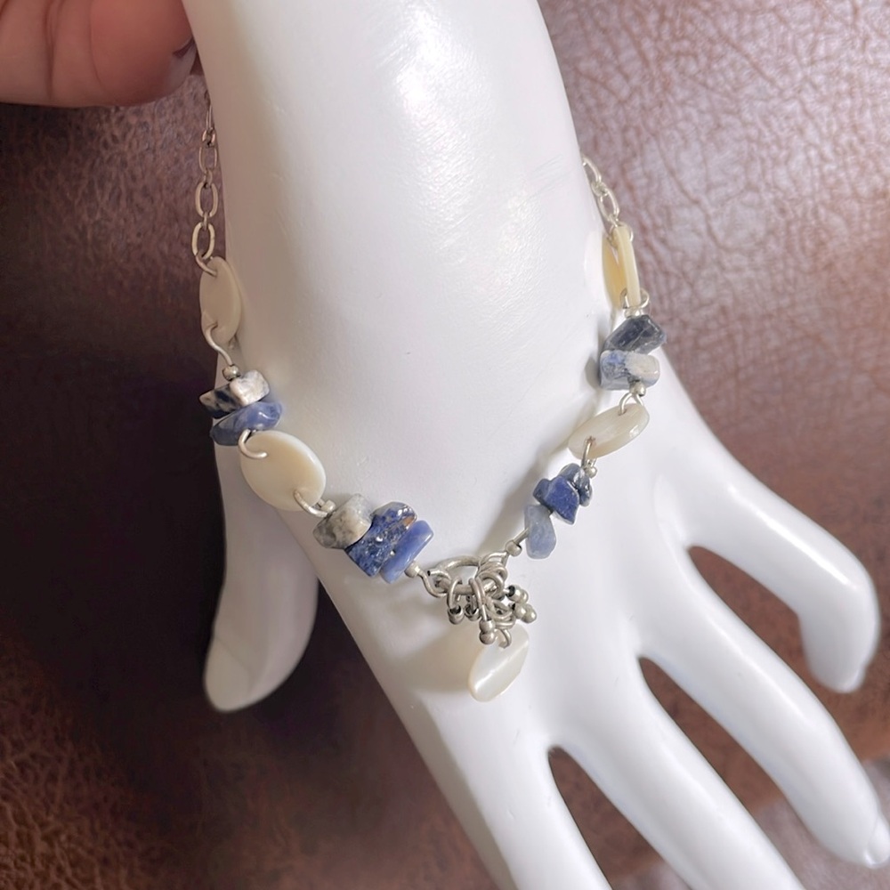Vintage sodalite and mother of pearl bracelet